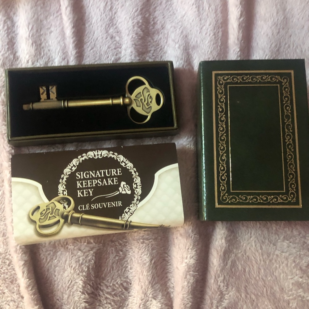 Brand new still in velvet lined box souvenir key and stand